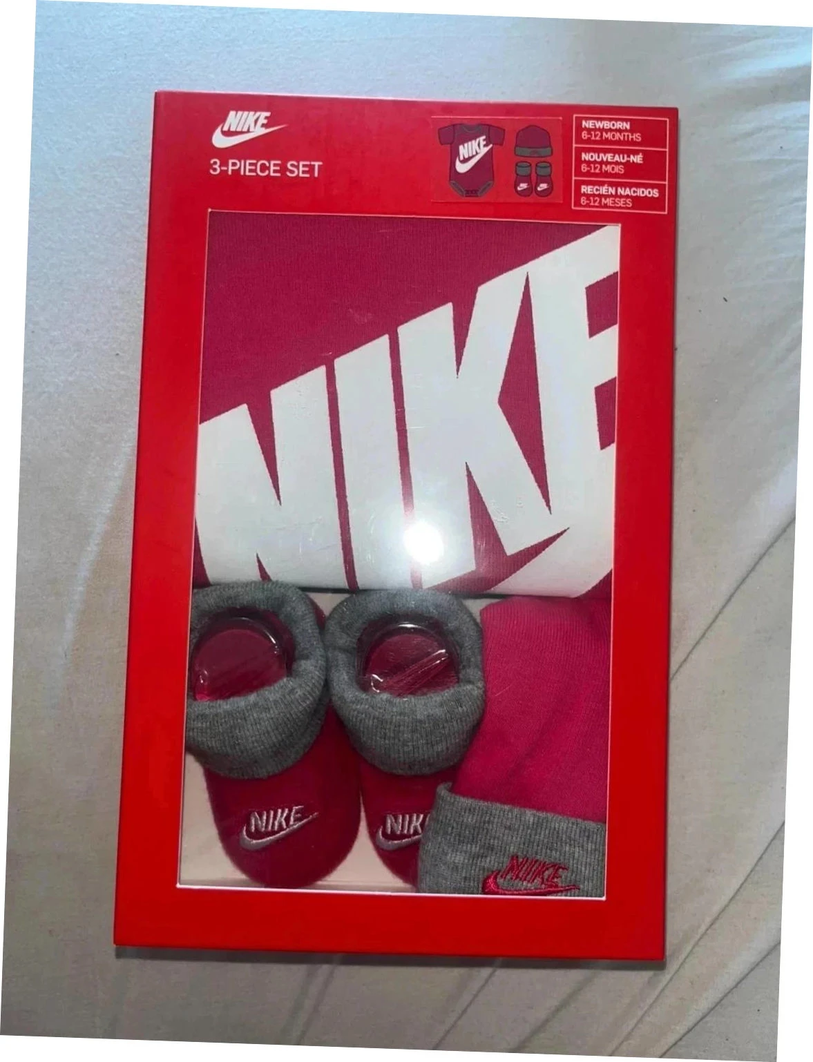 👶 Neuf Boite | Ensemble Nike Bébé 3 Pièces Rose/Gris 6-12 mois (Body, Bonnet, Chaussons) 🎁